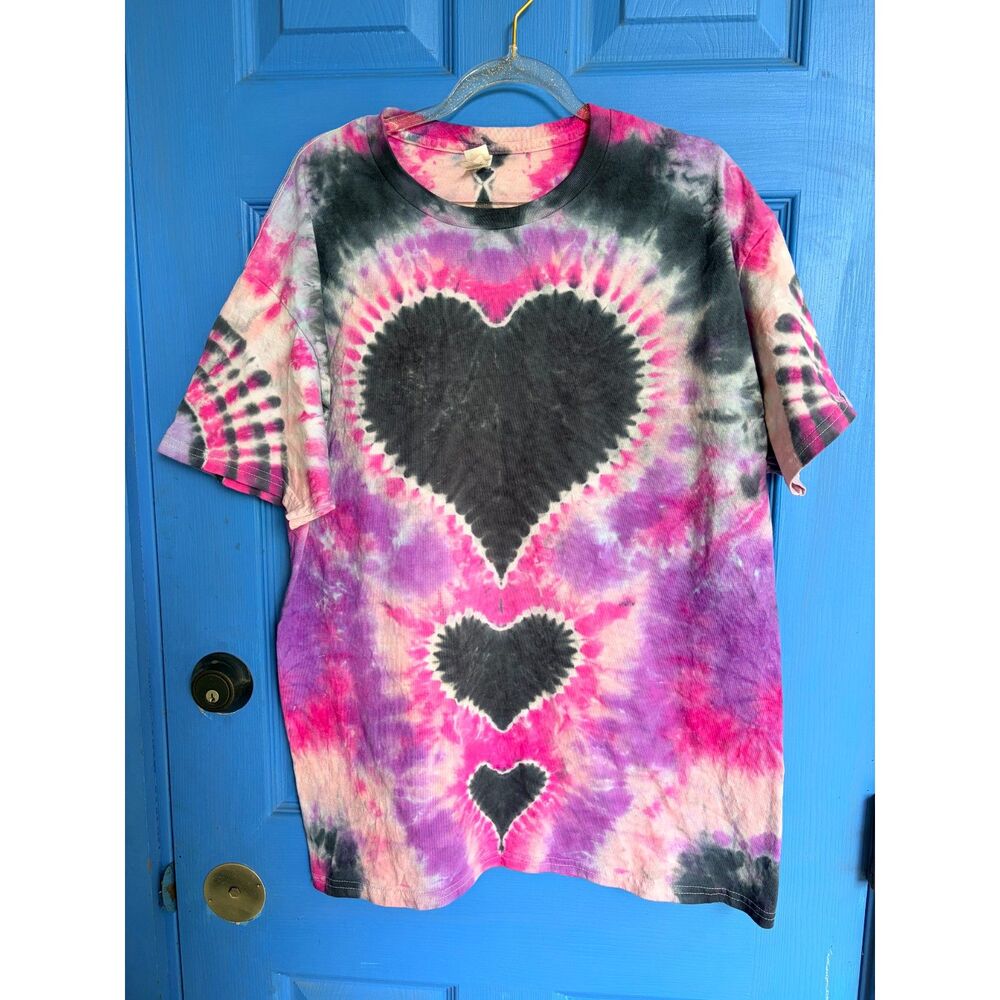 Handmade tie dye t-shirt with triple heart pattern and really cool back - size L